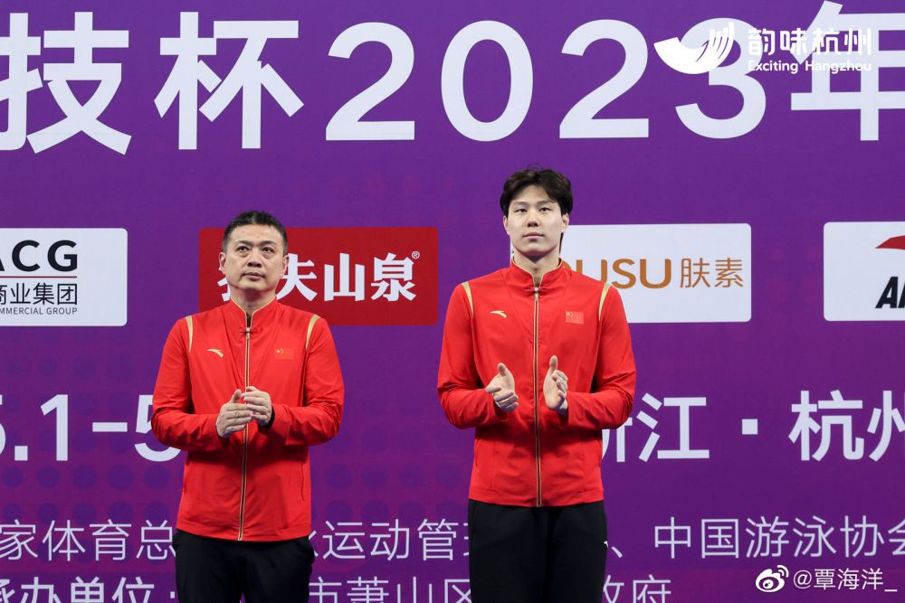 我们后腰有三名轮换，有中场球员，有两个8号位球员，当我们在场上推进时，边锋就能上到更深的位置。